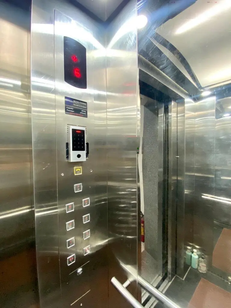 Bán nhà mặt phố Đình Thôn Mỹ Đình 100m2 9 tầng thang máy HS thuê 160tr/tháng, giá 39 tỷ (TL)