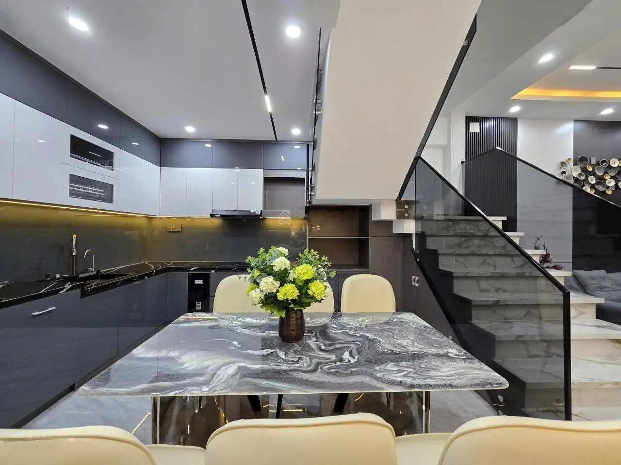 Bán siêu phẩm thiết kế Luxury, full nội thất hiện đại, cách biển 500m, sân ô tô. LH 0937 894 ***
