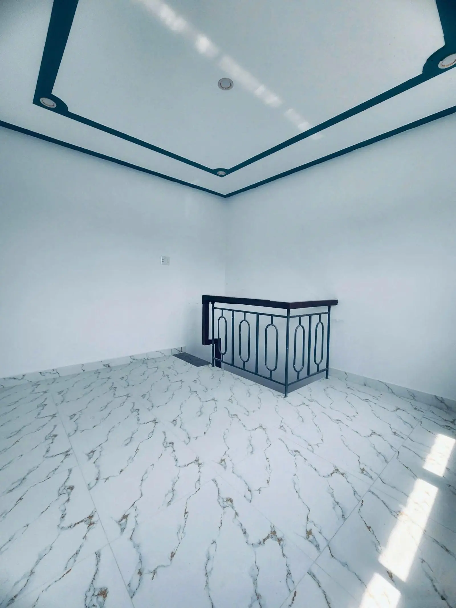 Bán Nhà riêng tại 1 sẹt Đường 824, giá 595 triệu, 60m2 , 1 trệt 1 lửng 1 lầu , KDC hiện hữu