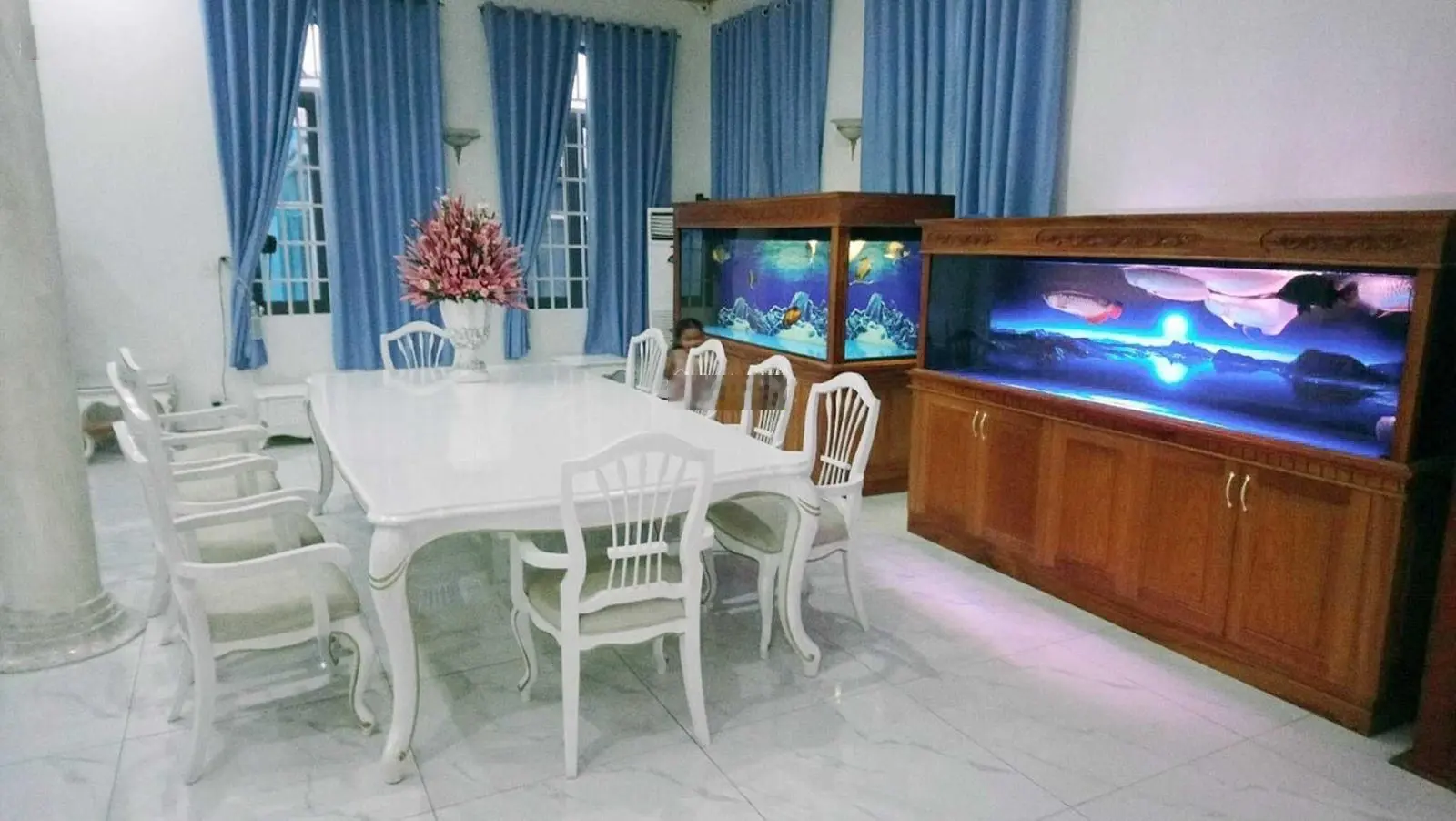 Biệt thự sân vườn hồ bơi ngã 4 Hòa Lân 28*43m LH 0909 036 ***