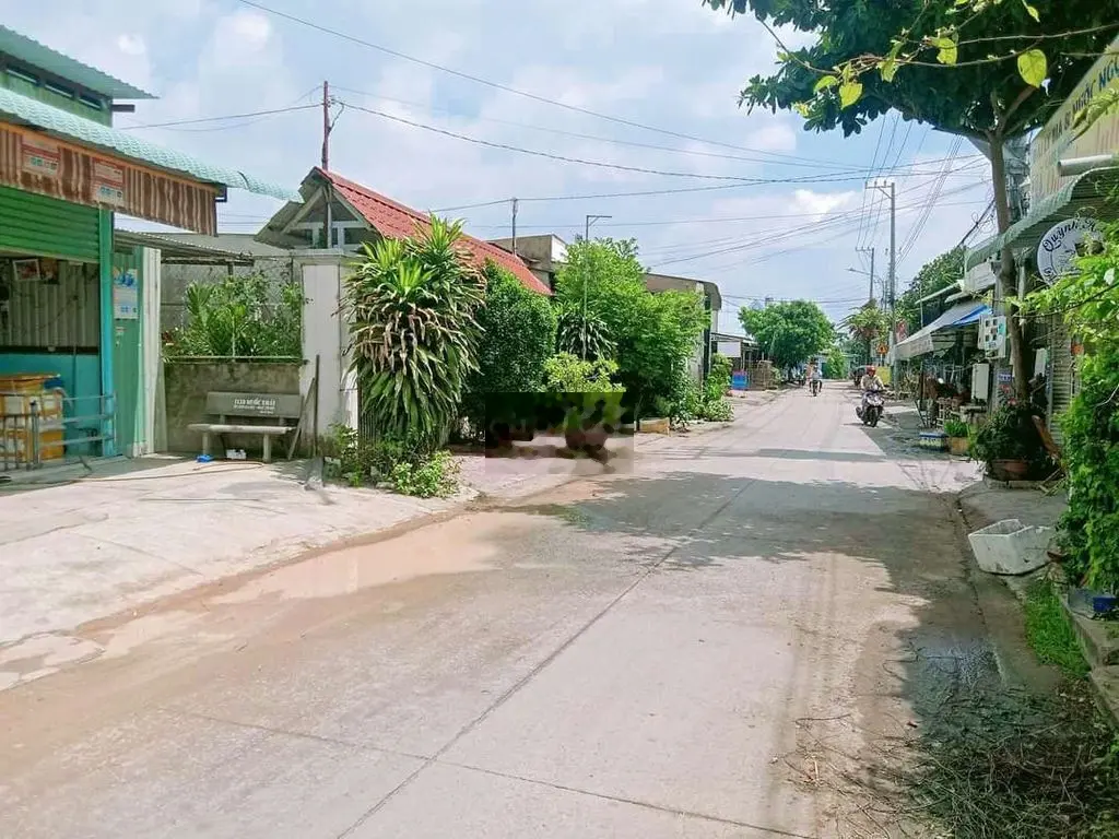 Đất đẹp khu vực trung tâm Bến Cát 297m TC 90 , giá bằng nửa thị trường