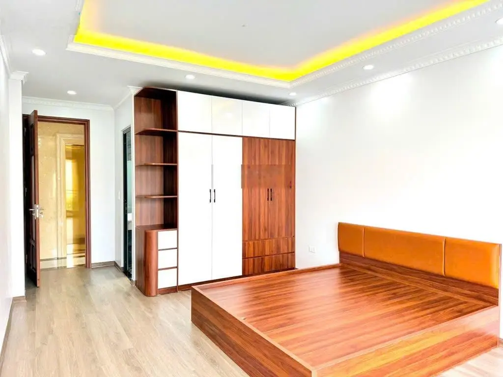 Bán nhà cầu giấy - nhà đẹp tặng nội thất - 6 tầng thang máy - dt40m2, hơn 11 tỷ