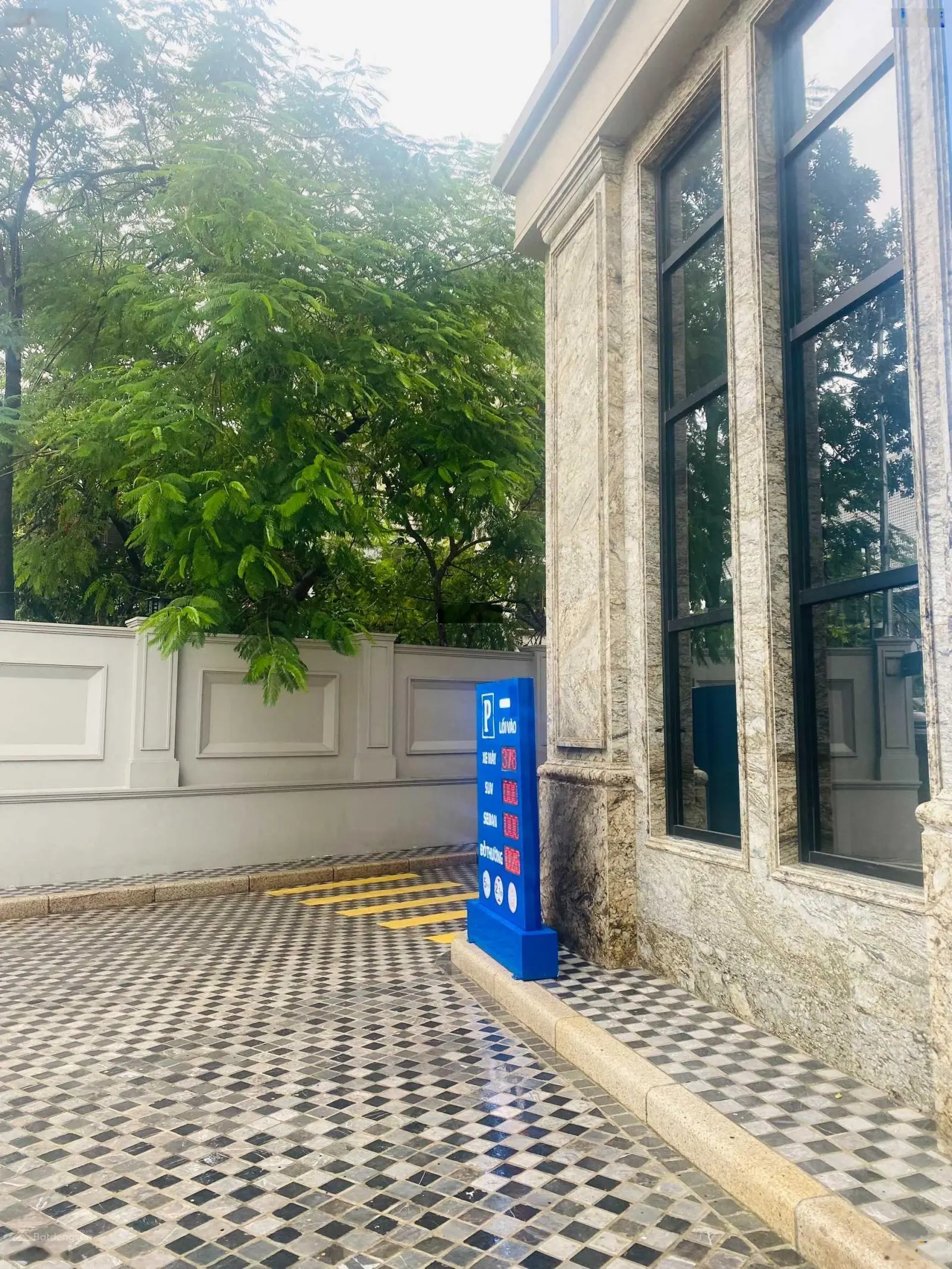 Chính chủ bán căn penthouse đẹp Đông tứ mệnh giá 3X tỷ. LH: 0987 975 ***