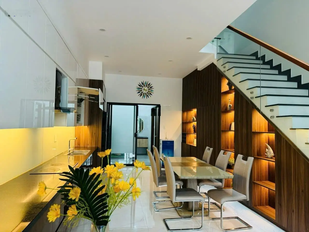 Nhà 3 tầng full nội thất MT Trần Kim Xuyến - Hòa Xuân