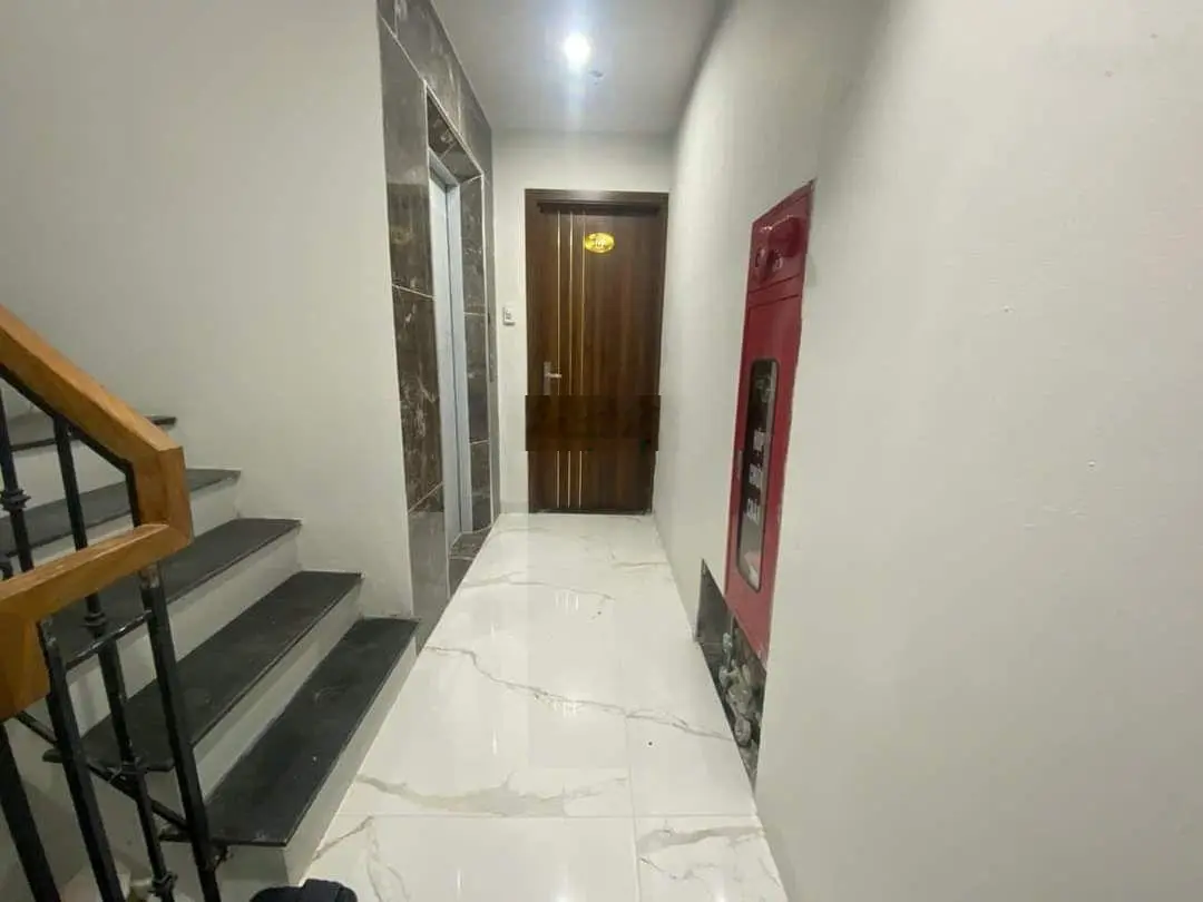 Bán Gấp nhà Nguyễn Hoàng 70m2 x 8 tầng mặt tiền 5 m ô tô tránh 11 phòng khép kín full nội thất