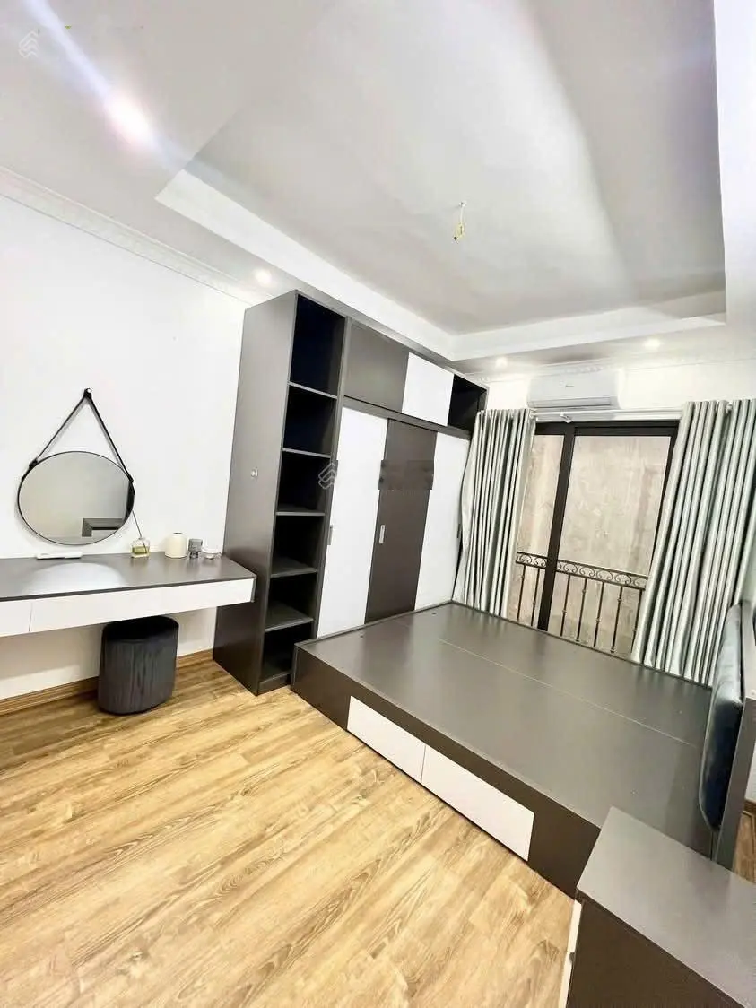 Cần bán nhà phố nghi tàm.dt 32m2x3 tầng.mt:3,3m.giá nhỉnh hơn 7 tỷ