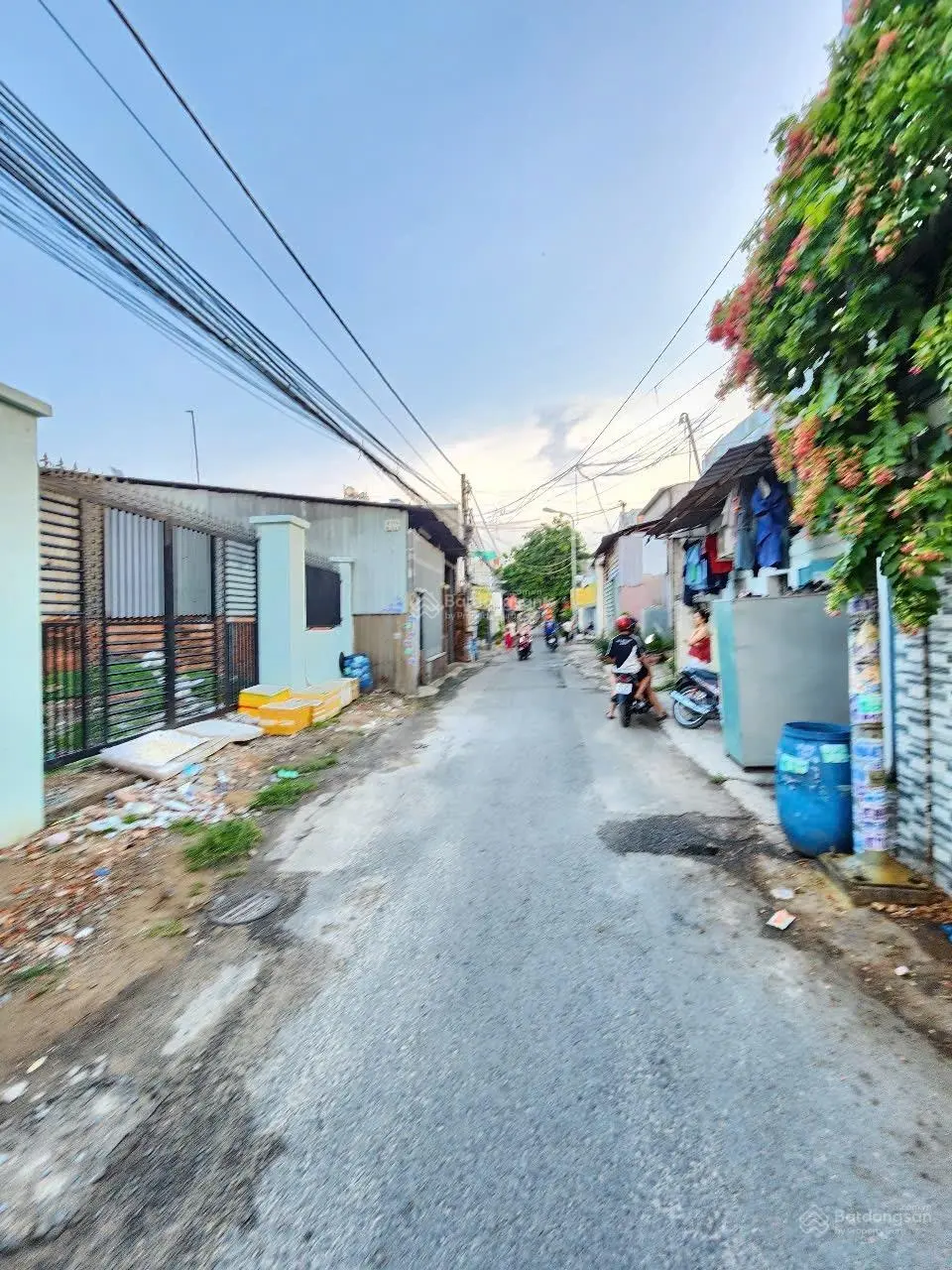 Nhà mặt tiền đường Lái Thiêu, cách QL13 300m