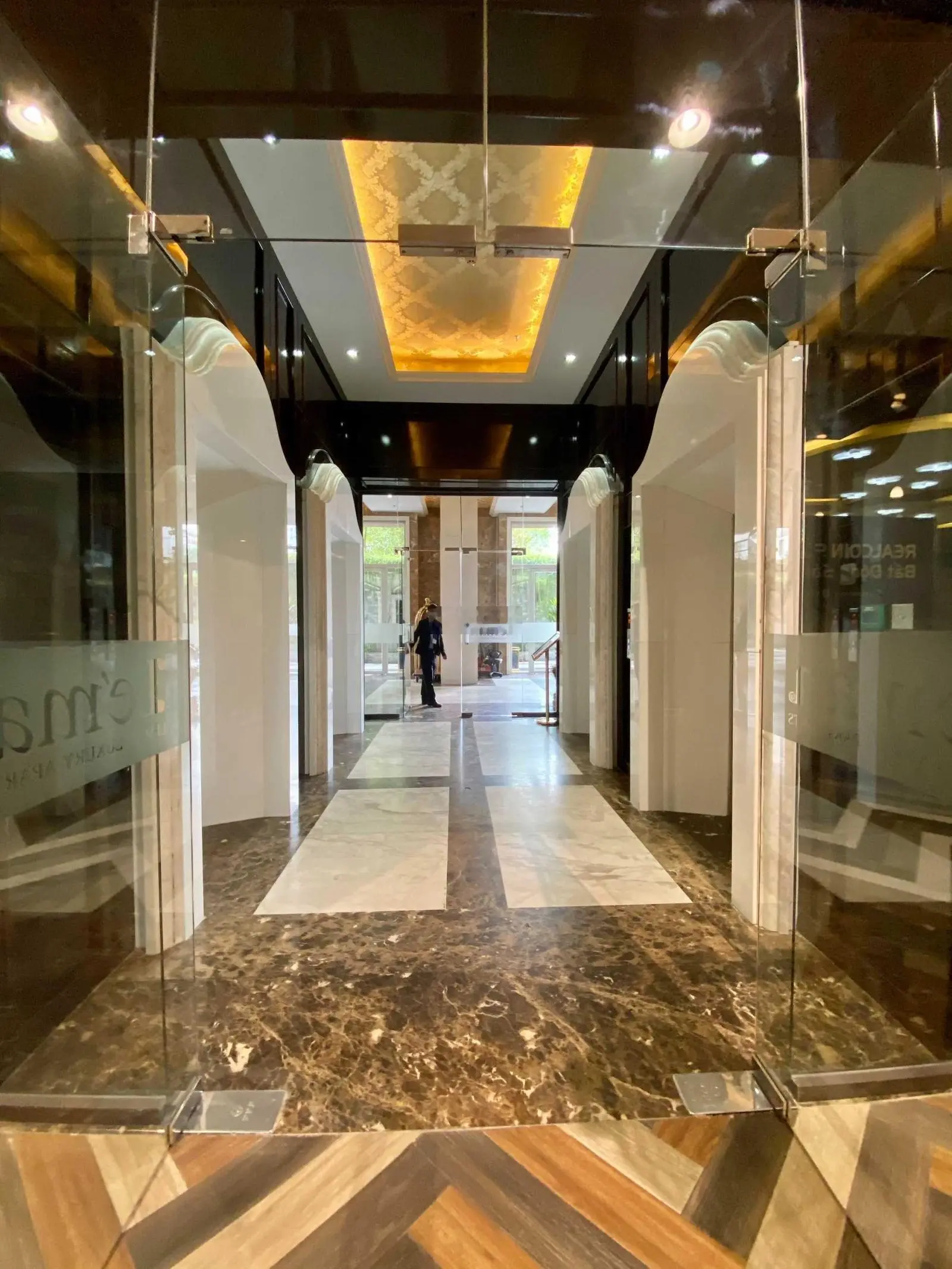 Bán nhiều căn hộ Leman Luxury Apartment giá ngộp, giá thật full nội thất. LH 0934 004 ***