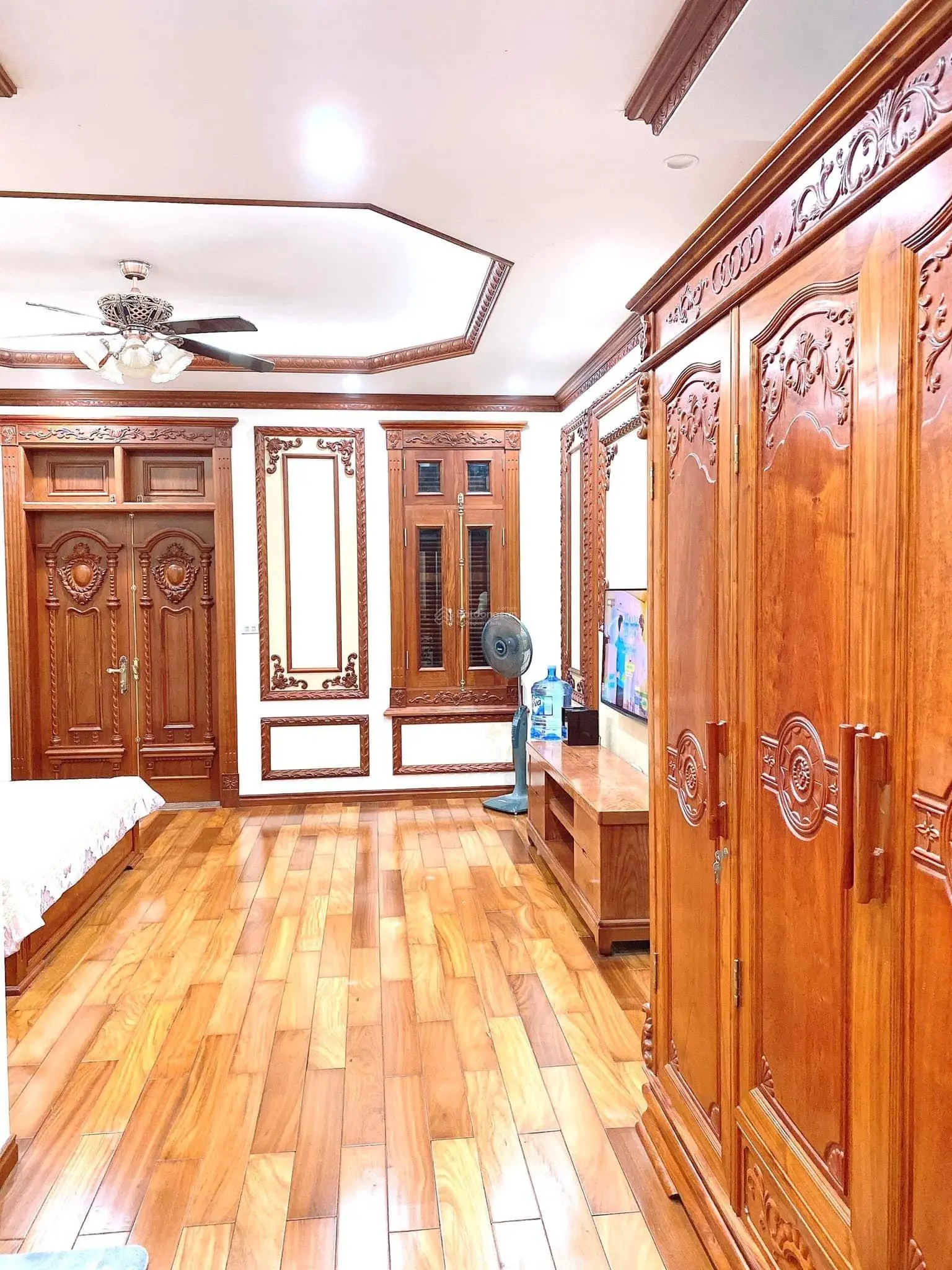Bán nhà Trần Quý Kiên - Trần Đăng Ninh, Cầu Giấy 76m2, 45 chỗ cửa, mặt tiền 8m nhỉnh 20 tỷ