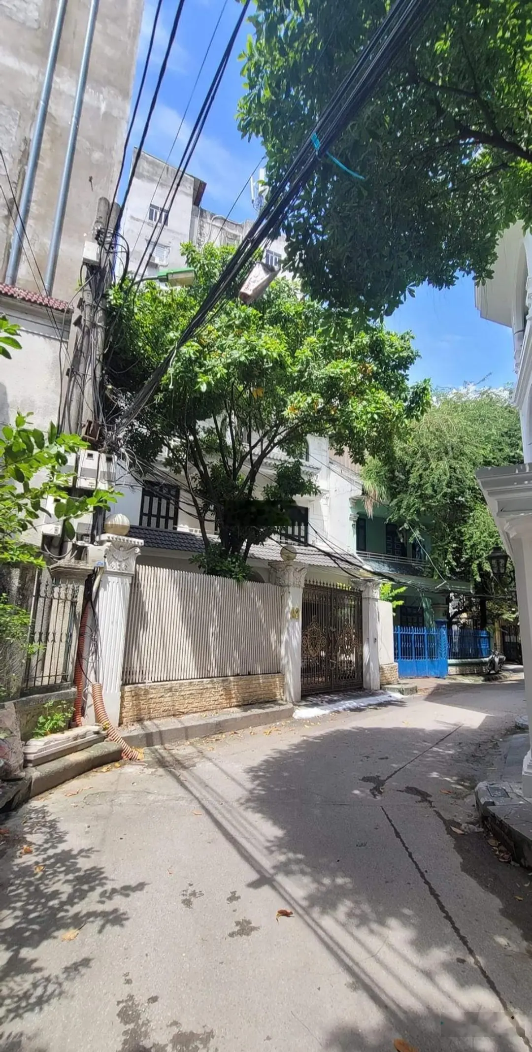 Bán nhà biệt thự Cầu Giấy diện tích 185m2, 3 tầng mặt tiền 10m