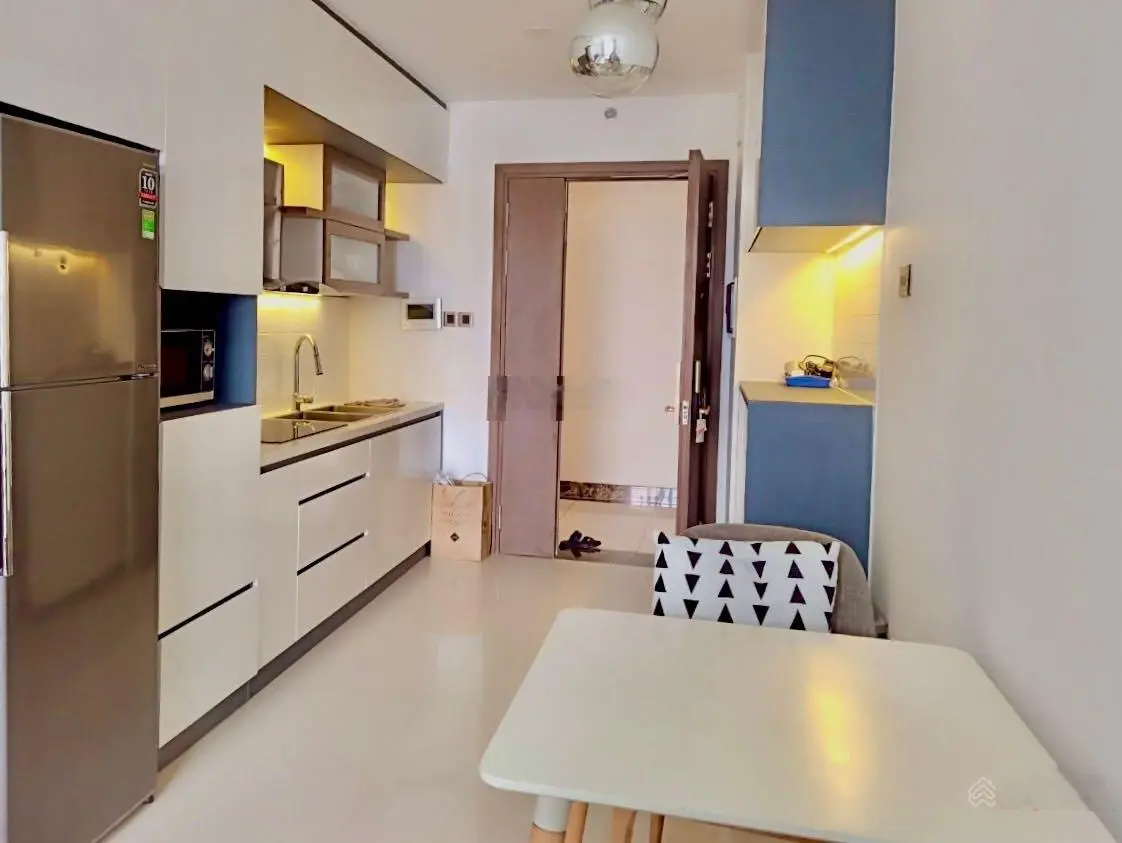 Cần bán căn hộ Saigon Royal 2PN quận 4 giá tốt. LH: 0909 024 ***