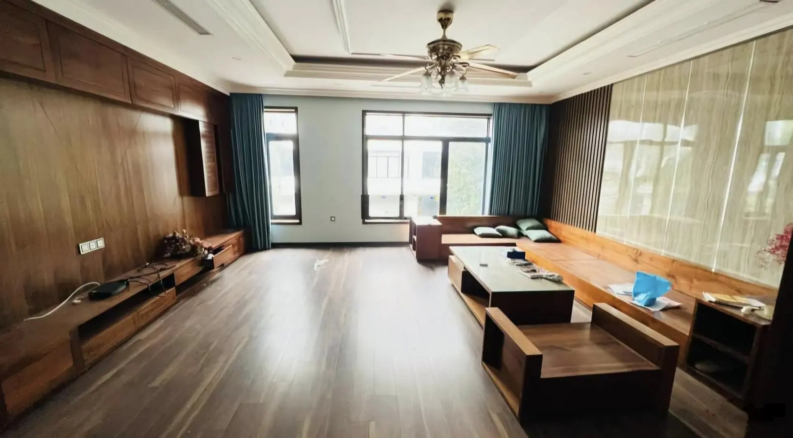 Bán nhà mặt phố Vũ Tông Phan, 39,8 tỷ, 130m2, lô góc, vỉa hè kinh doanh.