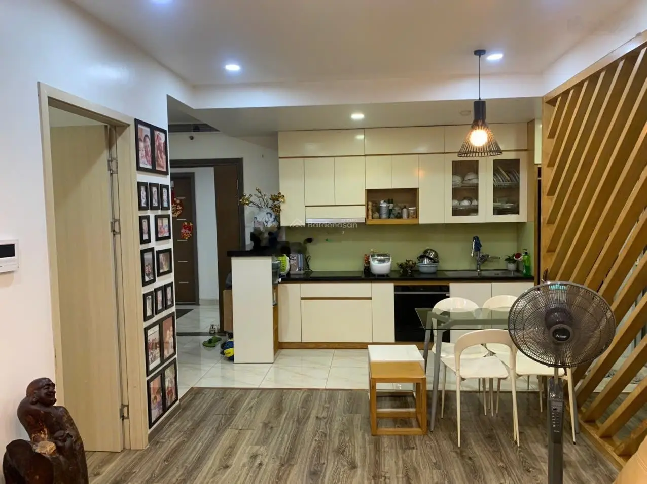 Gia đình chuyển căn hộ 3 ngủ cần bán căn góc 3 mặt thoáng, hướng siêu mát, trong lành. Giá thật