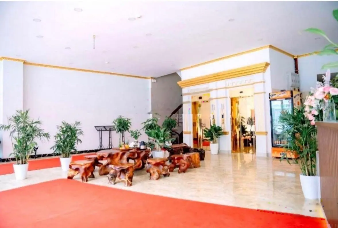 Bán khách sạn 3 mặt tiền trung tâm thị xã Sa Pa