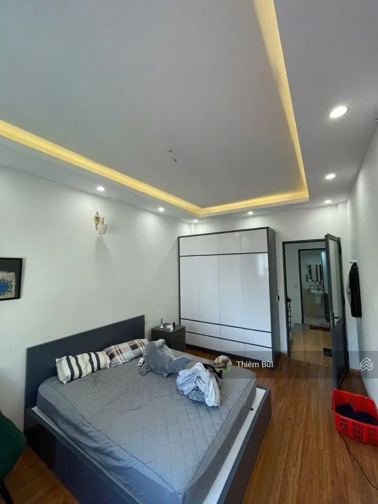 Cần bán gấp nhà dân xây Phố Trạm, ô tô đỗ gần giá chỉ 5.6 tỷ