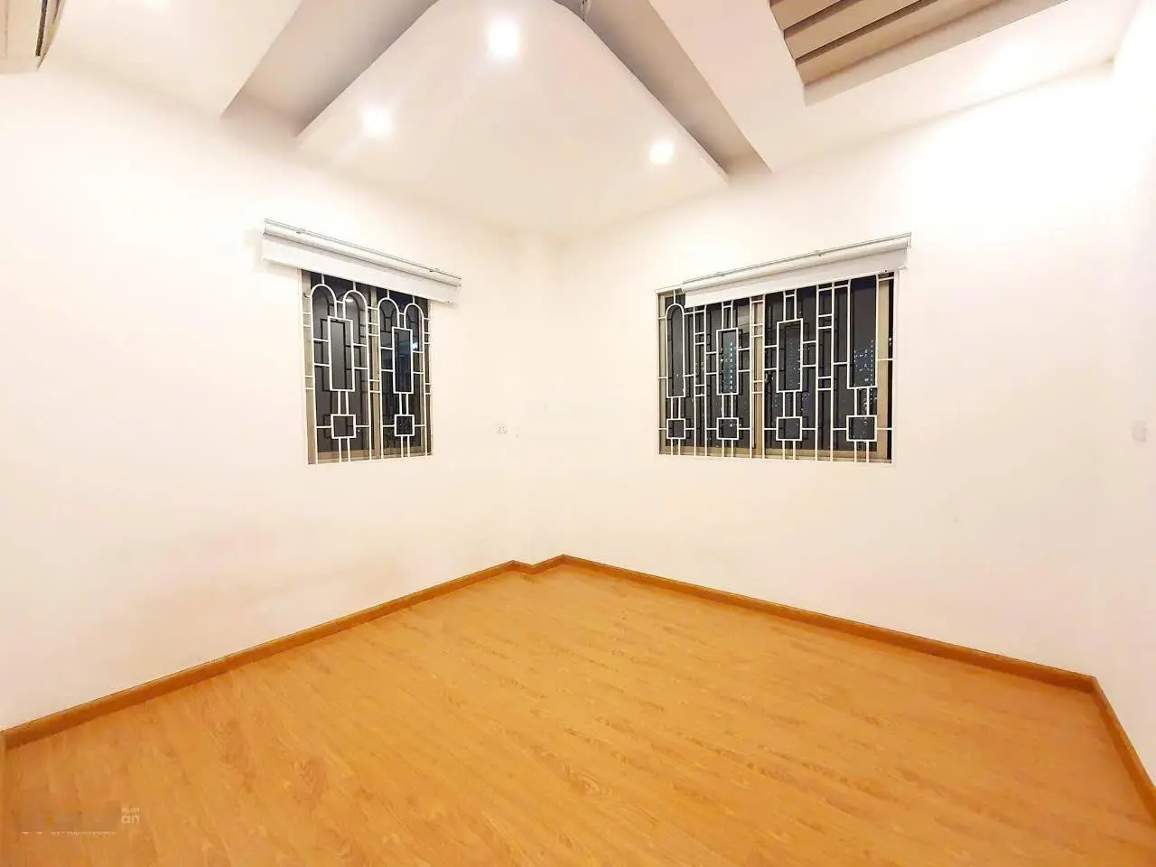 Bán gấp căn 2PN2VS 86m2 full nội thất. Tòa C4 Nguyễn Cơ Thạch. Liên hệ 0357 536 ***