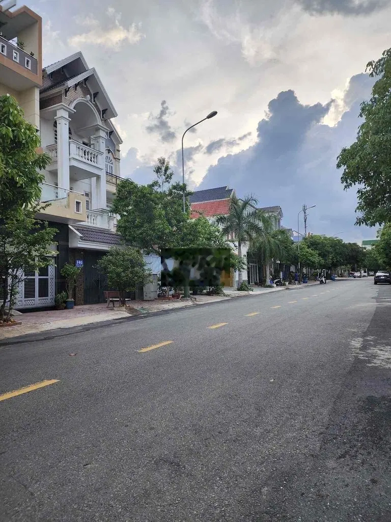 Nhà 2 lầu đường số 4 Trung Tâm Hành Chính Dĩ An 127m . đã hoàn công