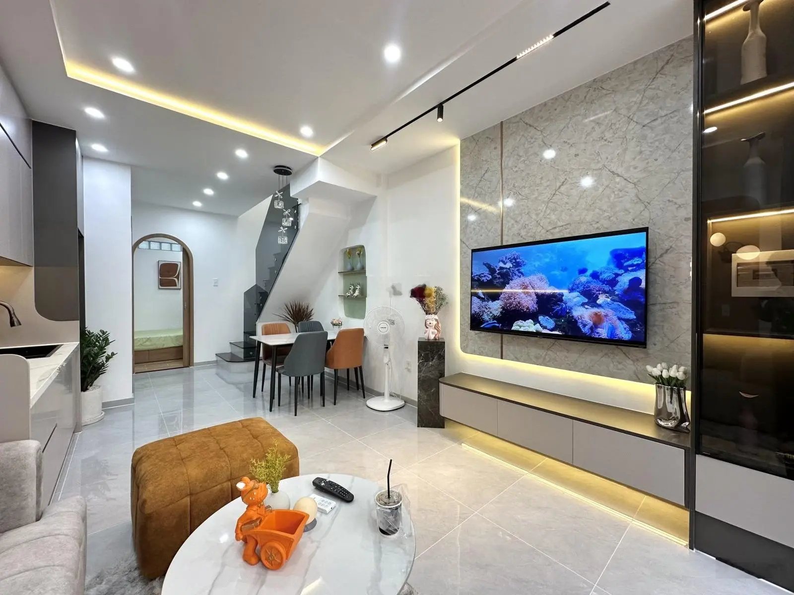 Bán nhà tặng full nội thất trên đường Nguyễn Văn Đậu, phường 11, Bình Thạnh.