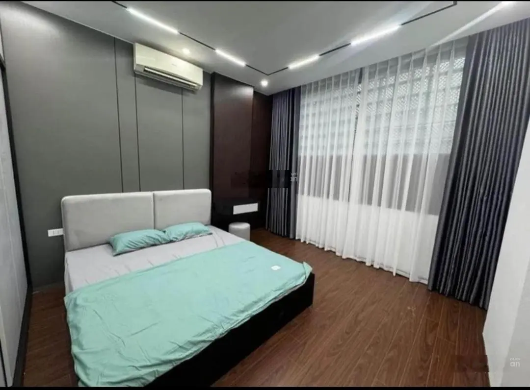 Bán nhà riêng tại phố Lạc Trung, 4 phòng ngủ, giá tốt
