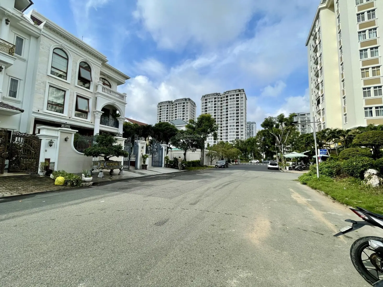 Villa Nam Đô Phú Mỹ Hưng mặt tiền đường lớn vị trí đẹp gần ngay công viên cần tìm chủ nhân mới