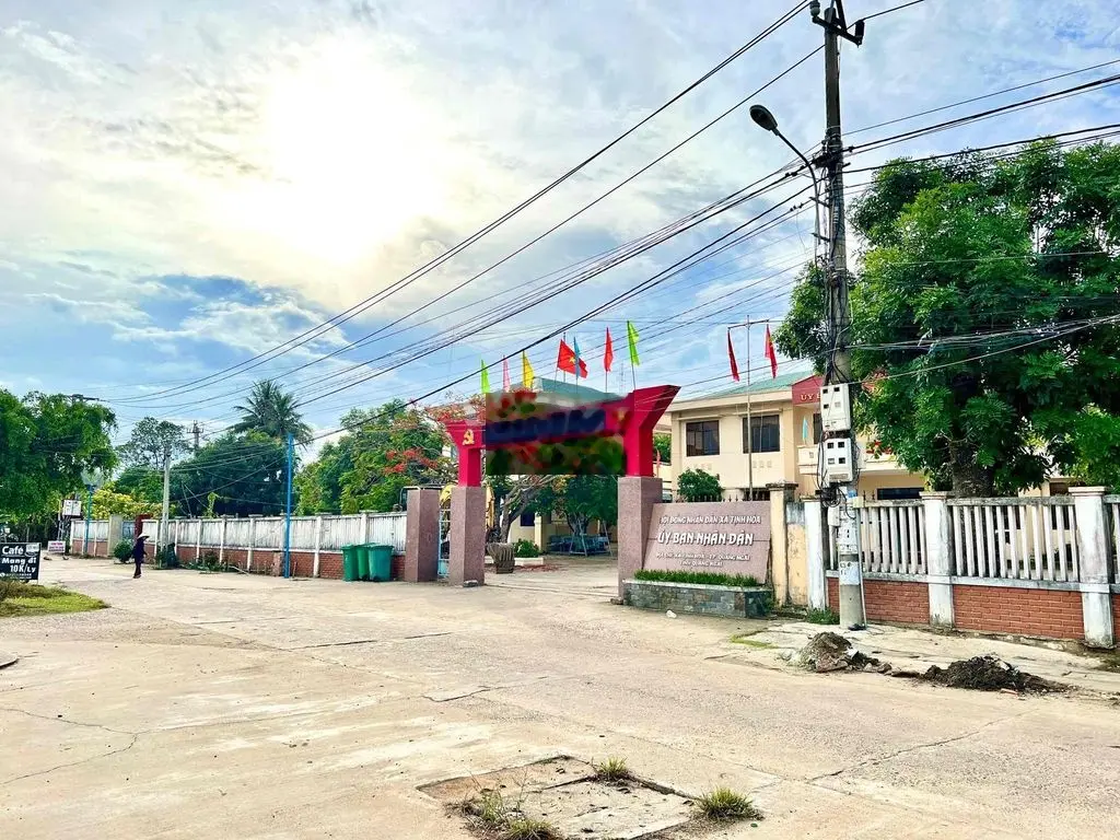 cần bán lô đất mặt tiền công viên. đối diện uỷ ban xã tịnh hoà