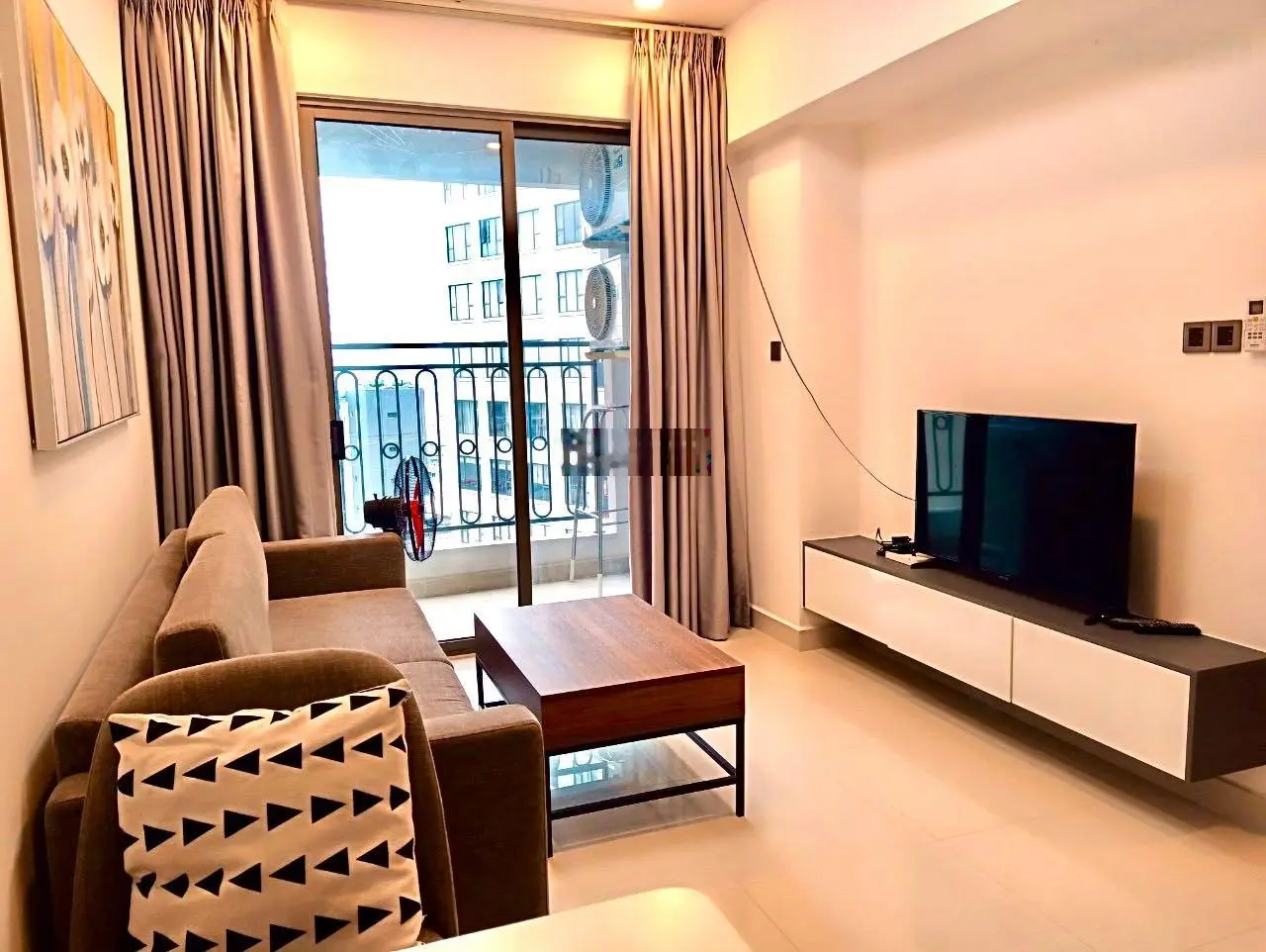 Cần bán căn hộ Saigon Royal 2PN quận 4 giá tốt. LH: 0909 024 ***