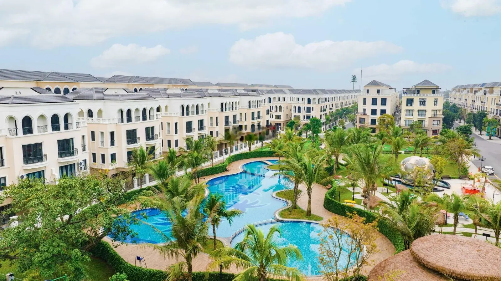 Chính chủ cần nhượng lại căn liền kề trực diện cổng trường Vinschool giá 9. tỷ