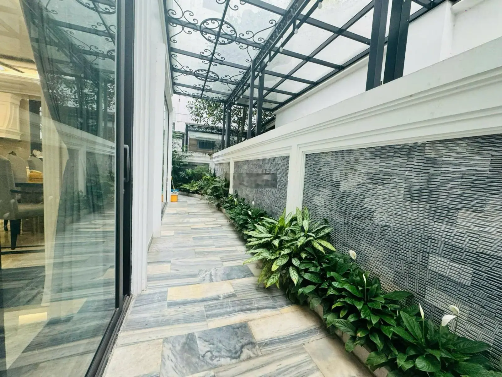 Tôi cần bán căn song lập Tulip 168 m2 hướng Đông namfull đồ hiển đại bên hồ Harmony, 0963 892 ***