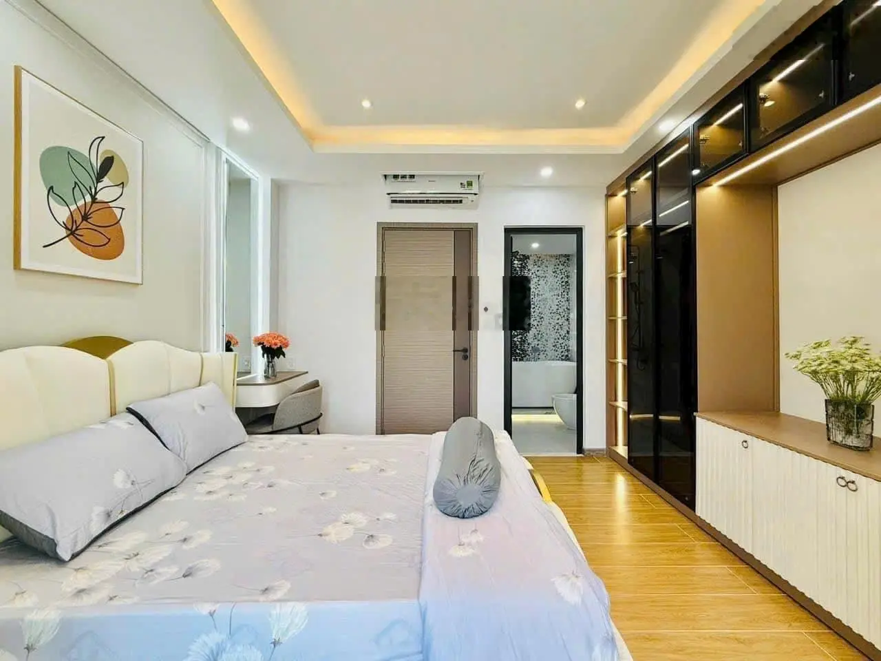 Nhà đẹp hẻm xe hơi 6m đường Nguyễn Thiện Thuật, Q3 xây 4 tầng, 42m2. Có sổ riêng
