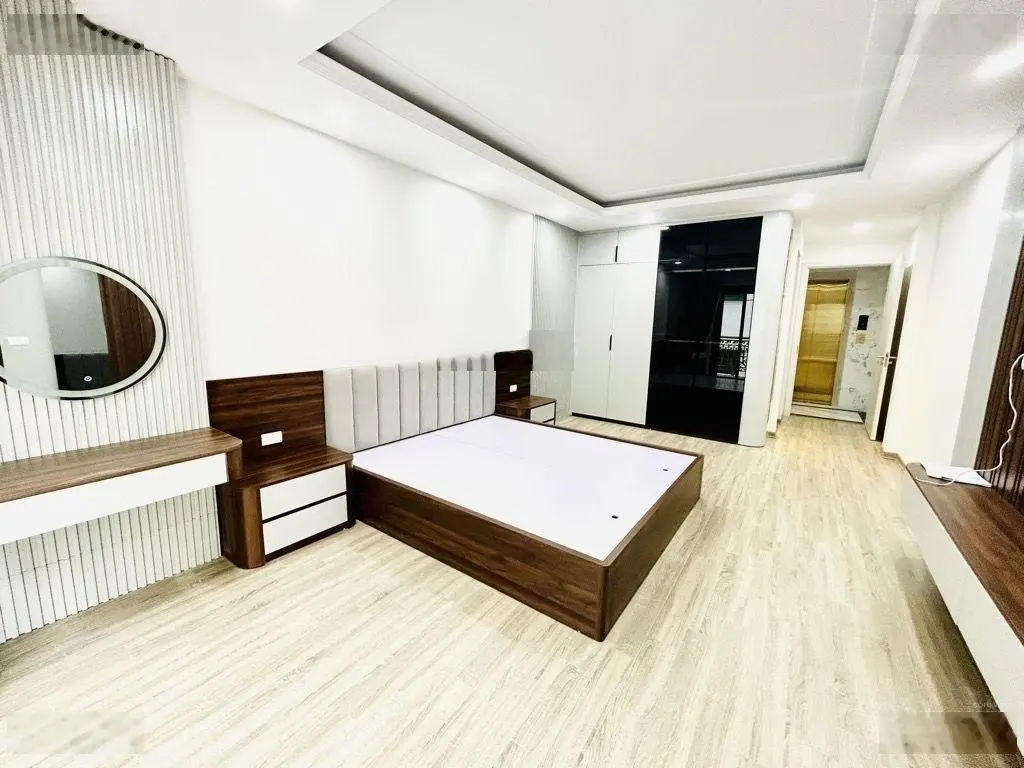 Bán nhà Thịnh Liệt, Hoàng Mai, ô tô vào nhà, sẵn thang máy, 44m2, giá tốt 12.8 tỷ