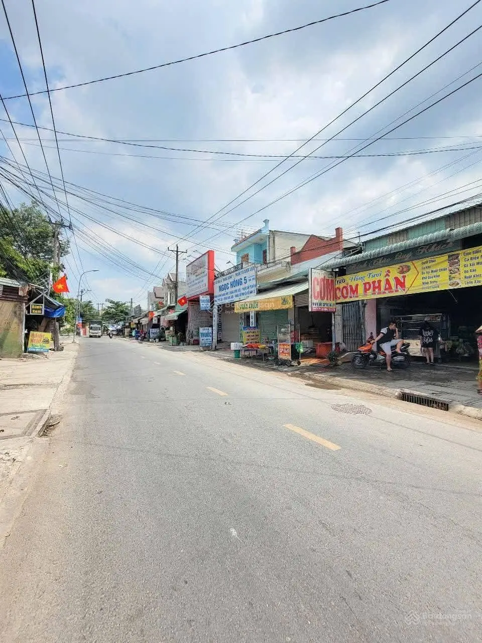 Nhà mặt tiền kinh doanh Phan Đình Giót gần chợ Đông Đô và vòng xoay An Phú Tp. Thuận An