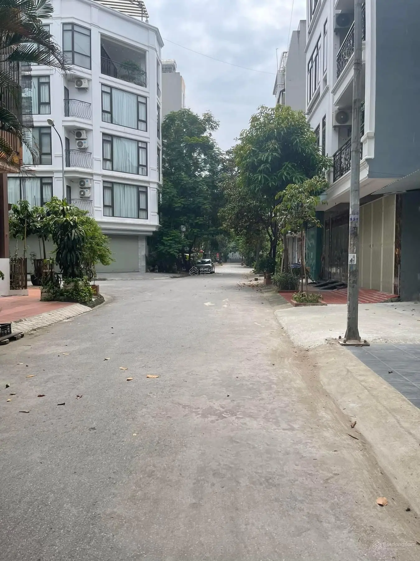 Đấu giá Mậu Lương, sát trục sân bóng, mặt tiền rộng 5m, giá đầu tư
