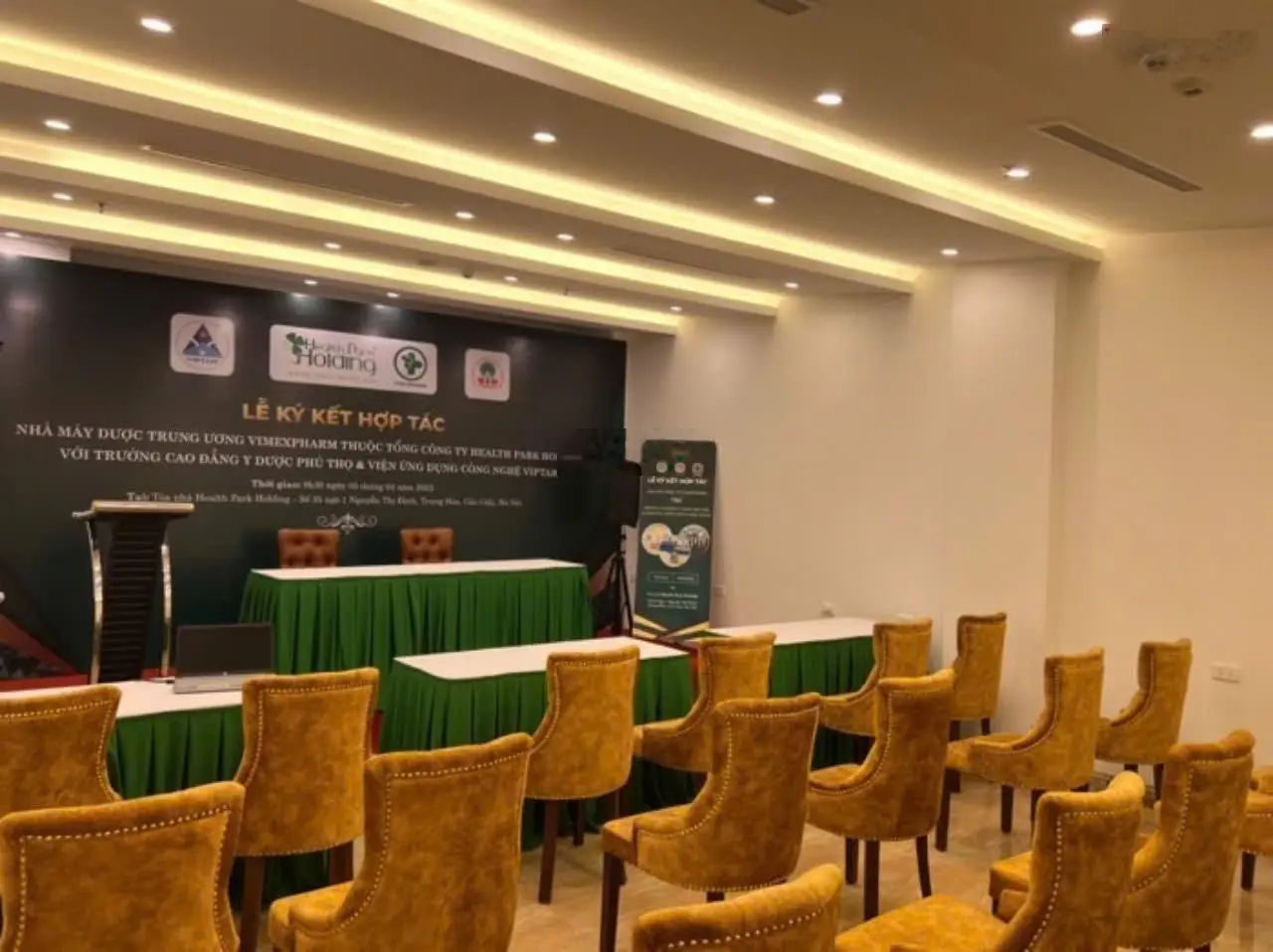 Bán khách sạn 5 sao - Mặt tiền khủng - Diện tích lớn 520m2 10 tầng Cầu Giấy 250 tỷ