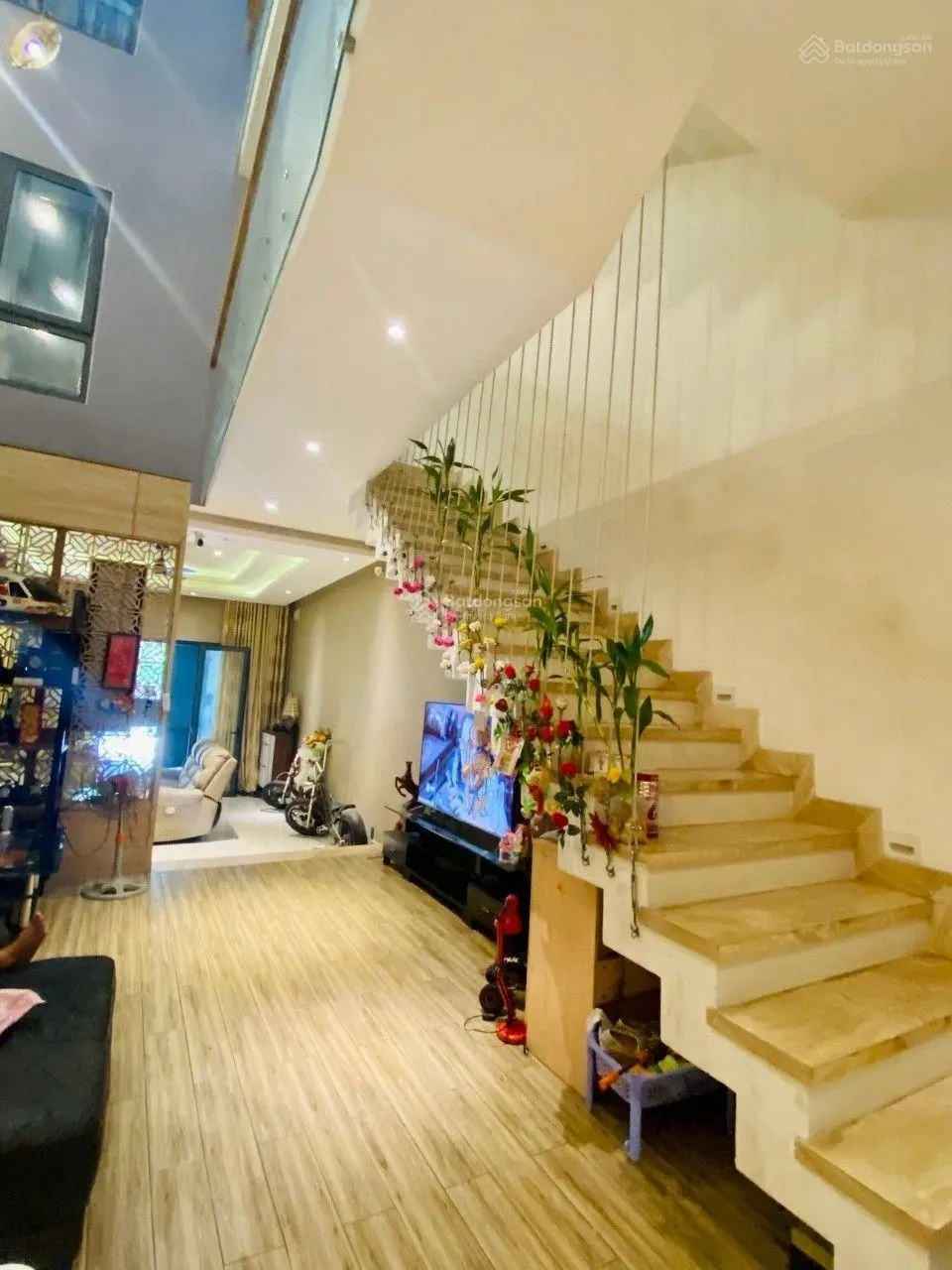 Nhà 1 trệt 3 lầu mặt tiền trung tâm hành chính, P. Dĩ An, Tp. Dĩ An