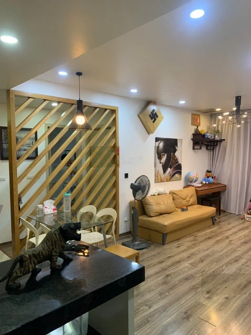Gia đình chuyển căn hộ 3 ngủ cần bán căn góc 3 mặt thoáng, hướng siêu mát, trong lành. Giá thật