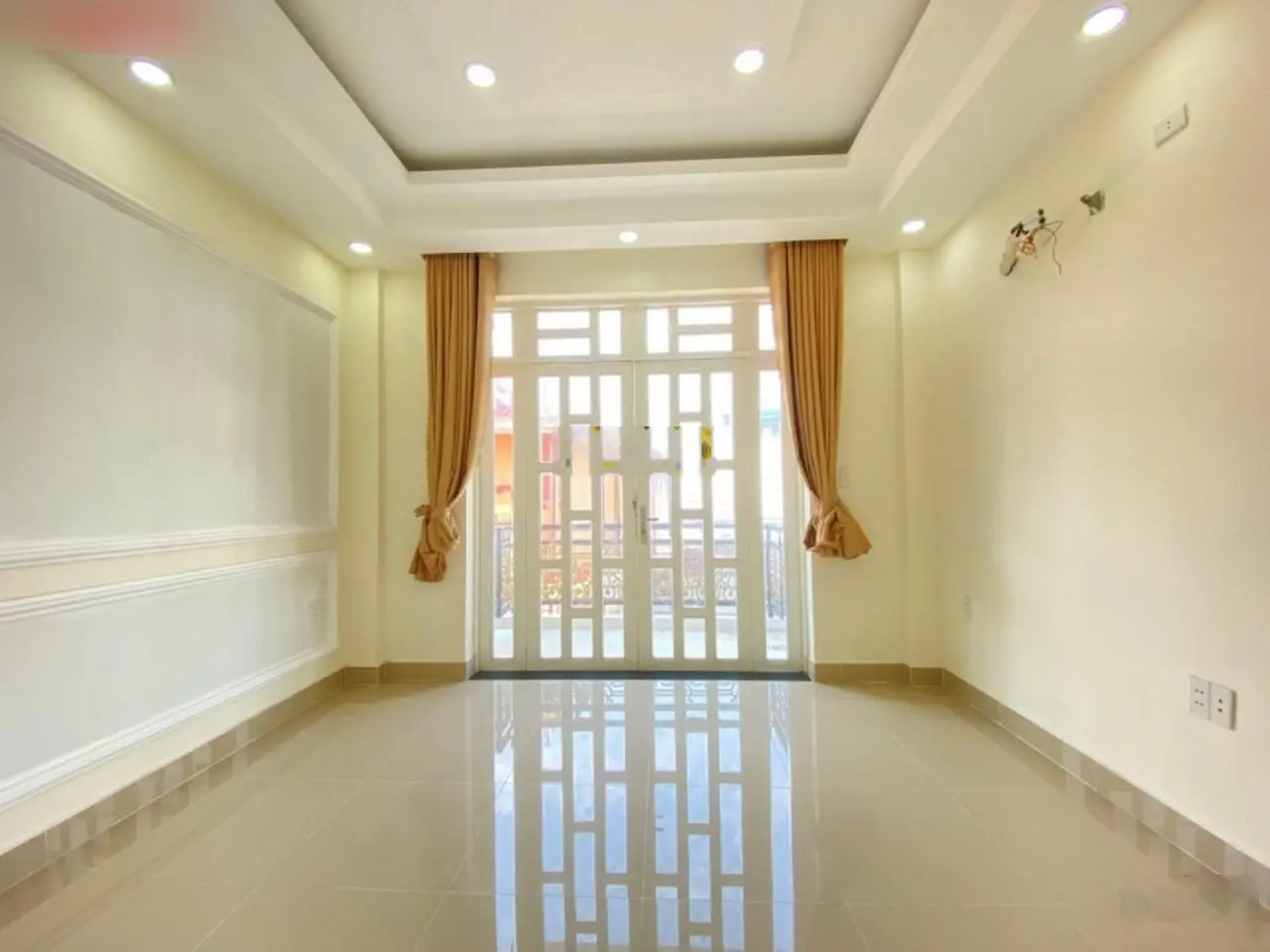 Nhà phố bên sông Sài Gòn DT 80m2 trệt lửng 3 lầu giá 7,95 tỷ