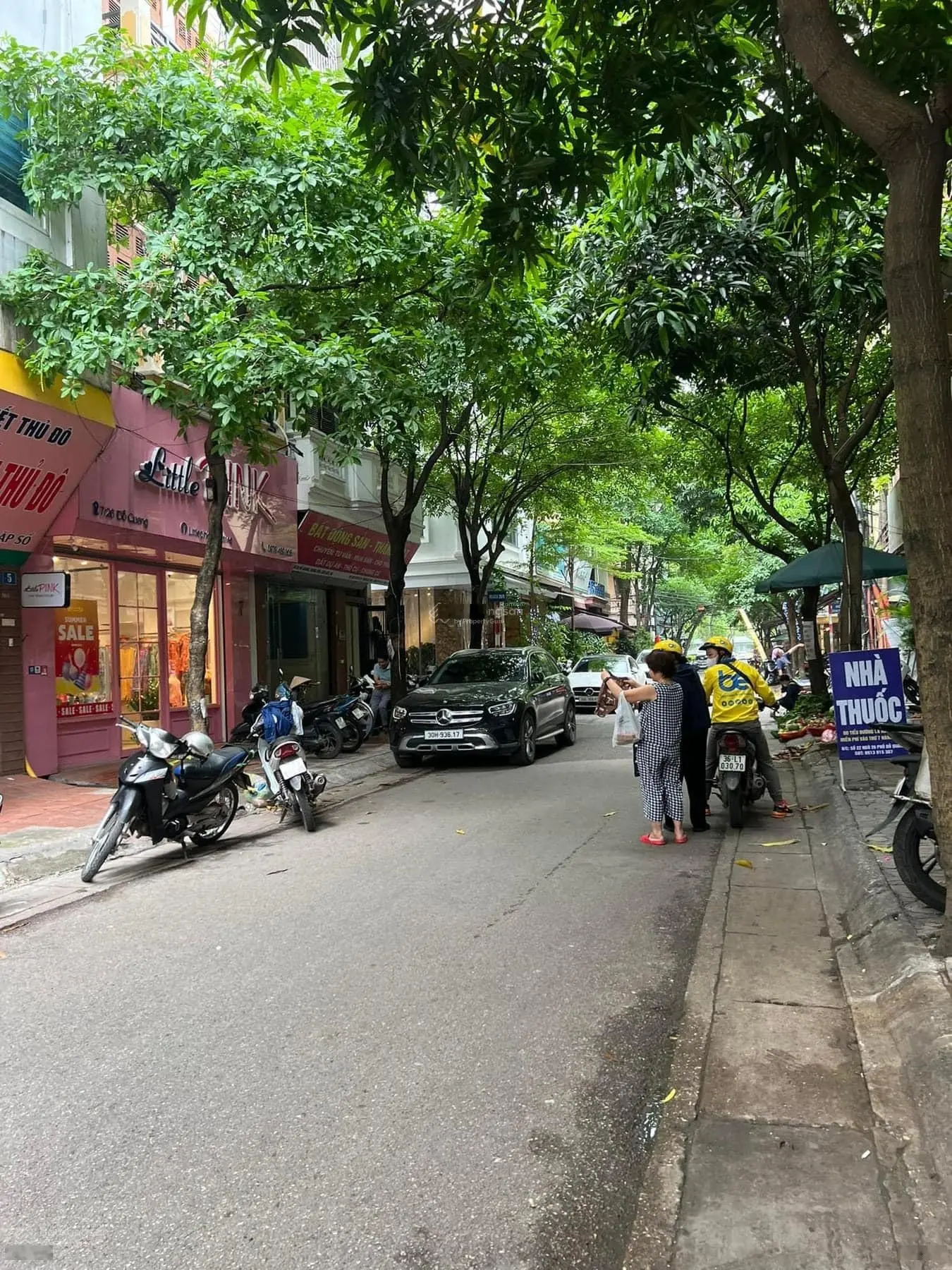 Cần bán đất tặng nhà 2 tầng còn tốt, 180m2, ô tô tránh đỗ, lô góc, mặt tiền 8m, 31.5 tỷ Thái Thịnh
