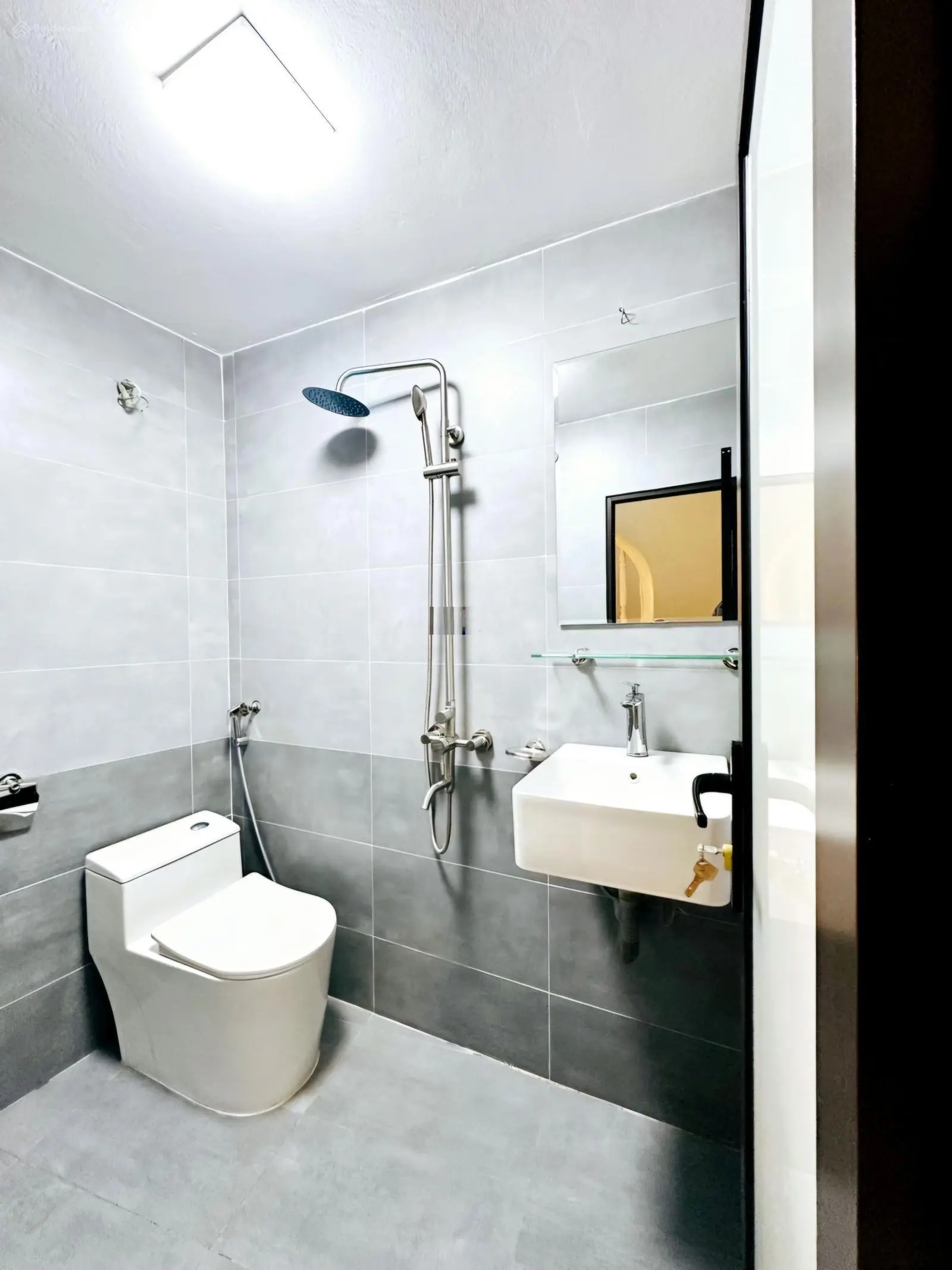 Bán nhà nhỉnh 4 tỷ, 5 tầng, 3 phòng ngủ, full nội thất, mới đẹp, chỉ việc ở.