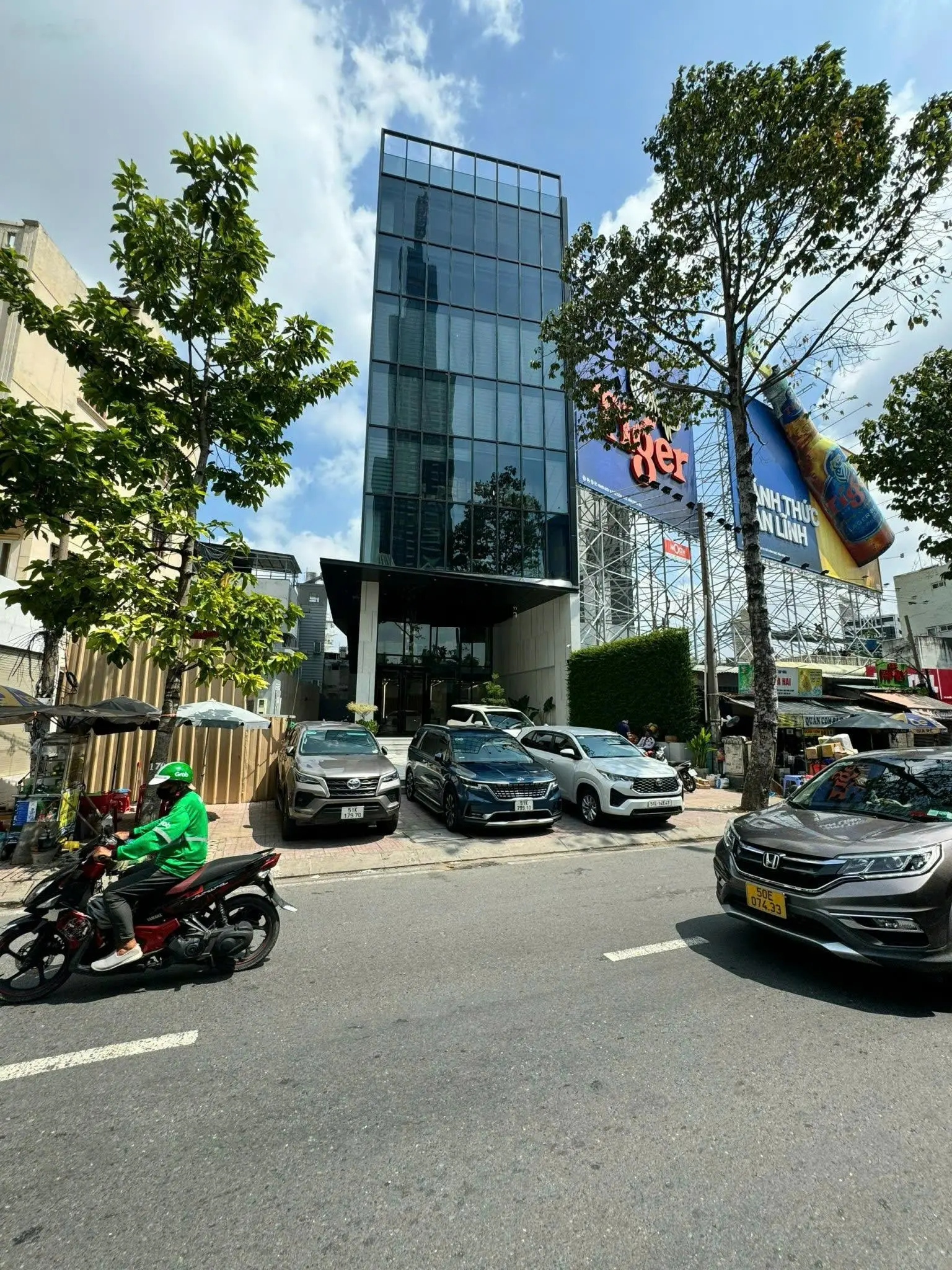 Bán nhà mặt tiền Hoàng Hoa Thám P17 Bình Thạnh, DT: 8x20m, vuông vức - 3 lầu - giá 35 tỷ