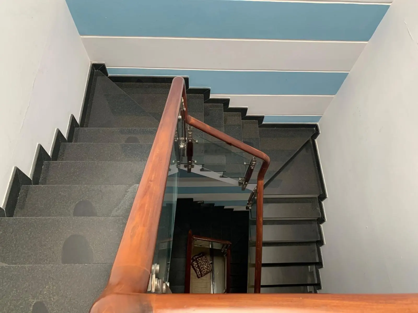 Bán nhà 3 tầngmặt tiền đường nhựa giá 5,7 tỷ, diện tích 188 m2, tại Phan Văn Hớn, Bà Điểm, Hóc Môn