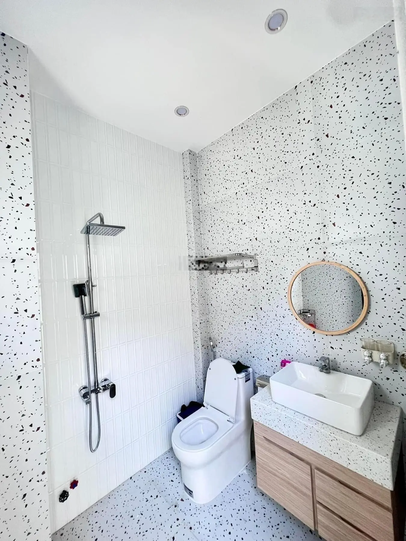 Nhà đẹp đường vào xe hơi bán gấp giá mềm, 63.9m2/ 1 tỷ 700 triệu Lý Thường Kiệt, Dĩ An, Bình Dương