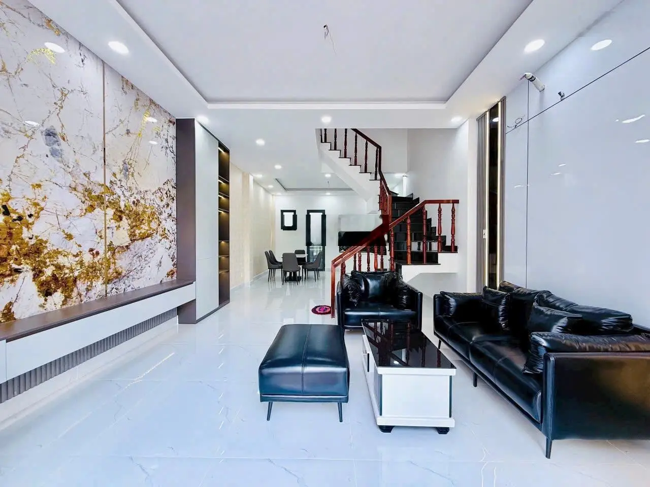 Nhà mặt tiền đẹp chủ nhà cần bán gấp để thanh toán ngân hàng