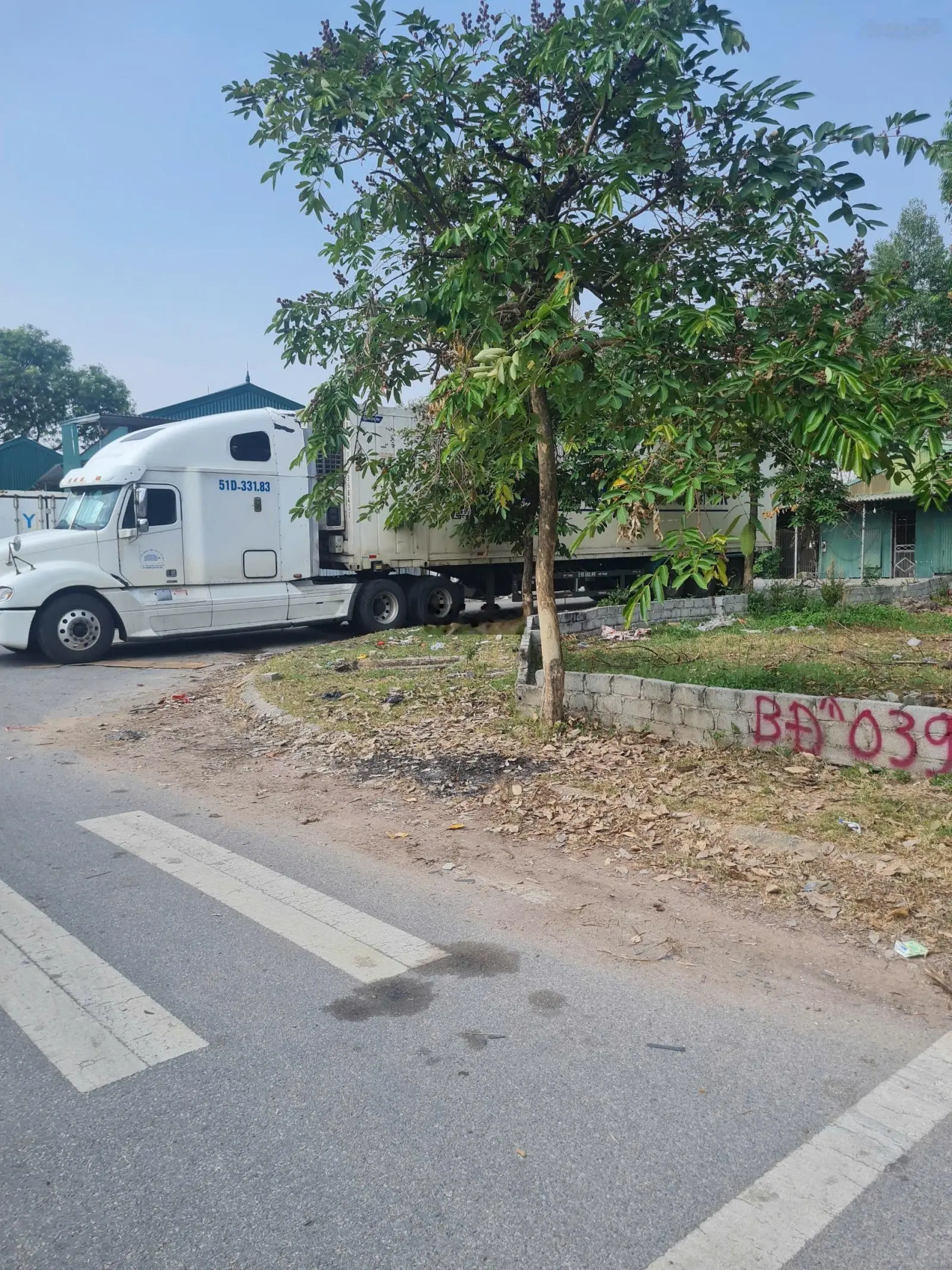 Bán biệt thự chợ Mía Tân Mỹ, Bắc Giang. 211m2, 3 mặt tiền. Giá 3.9 tỷ