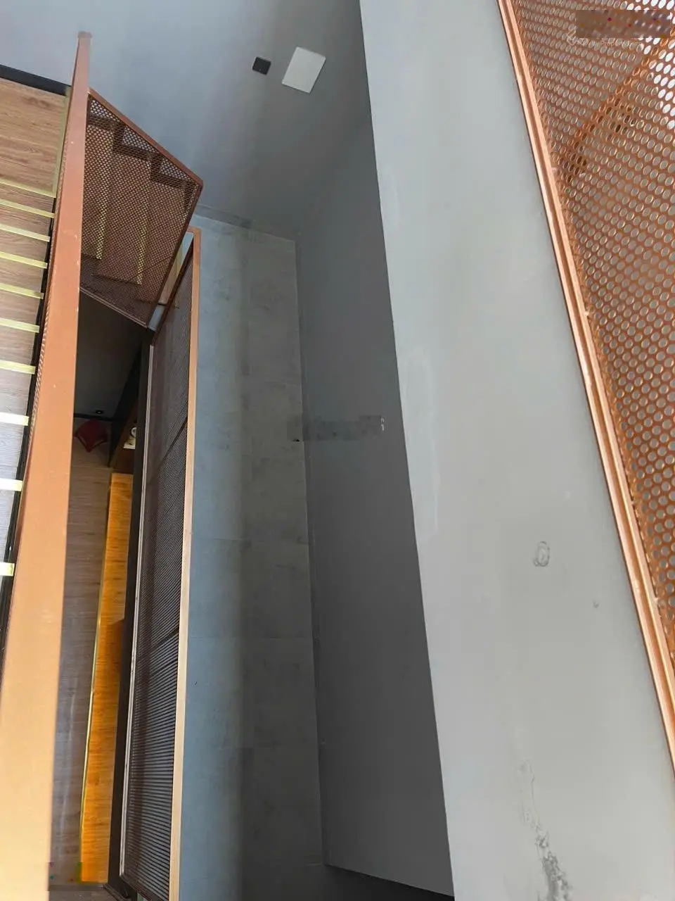 Biệt thự đường 10,5m Nguyễn Đình Hoàn cần bán gấp