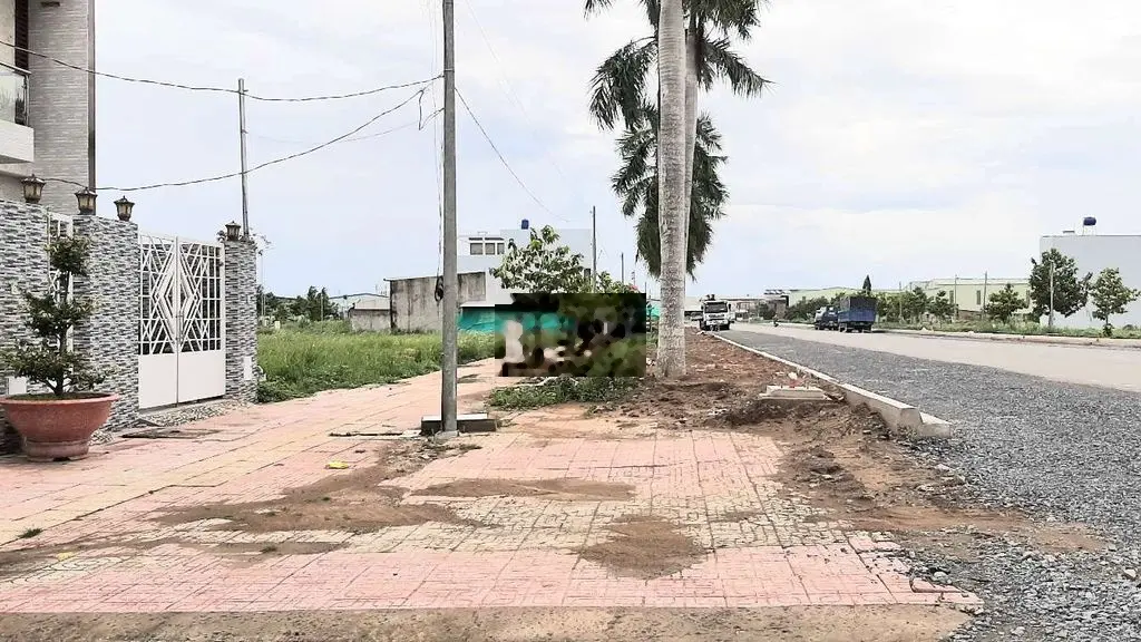 Cần bán gấp lô đất ngay Mặt Tiền Đường Hương Lộ 6, giá 975 triệu. SHR