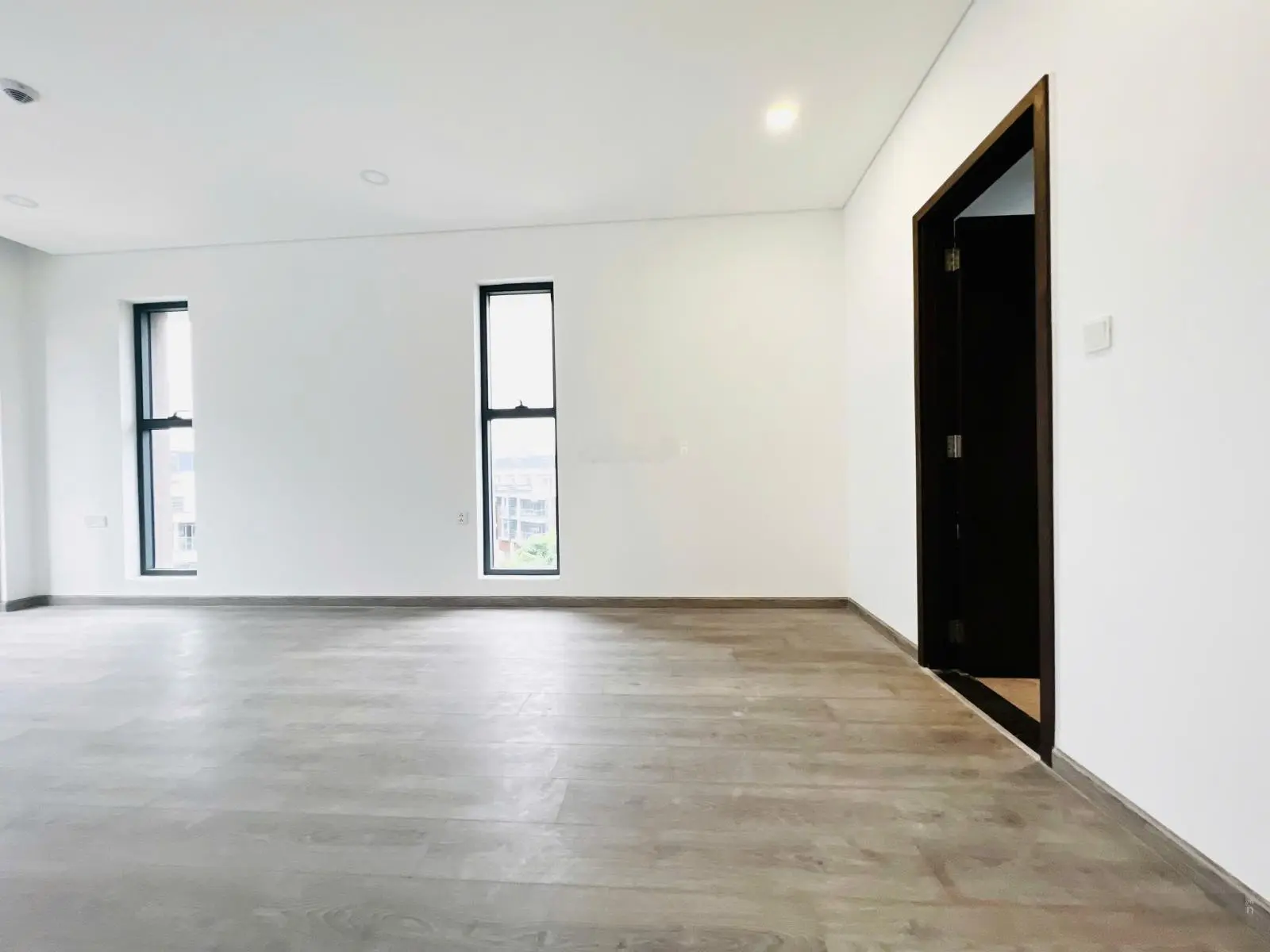 Bán căn Brilliant 112m2 giá chỉ 6.3 tỷ hướng mát view CV, đang có HĐ thuê - Cẩm Tươi - NV CĐT