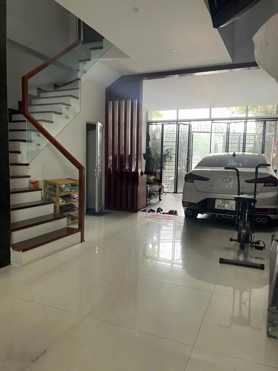 Bán nhà mặt hồ Ngọc Lâm 82m2, MT 5m 5 tầng nội thất xịn, thang máy tại Ngọc Lâm, LB giá 25.2 tỷ