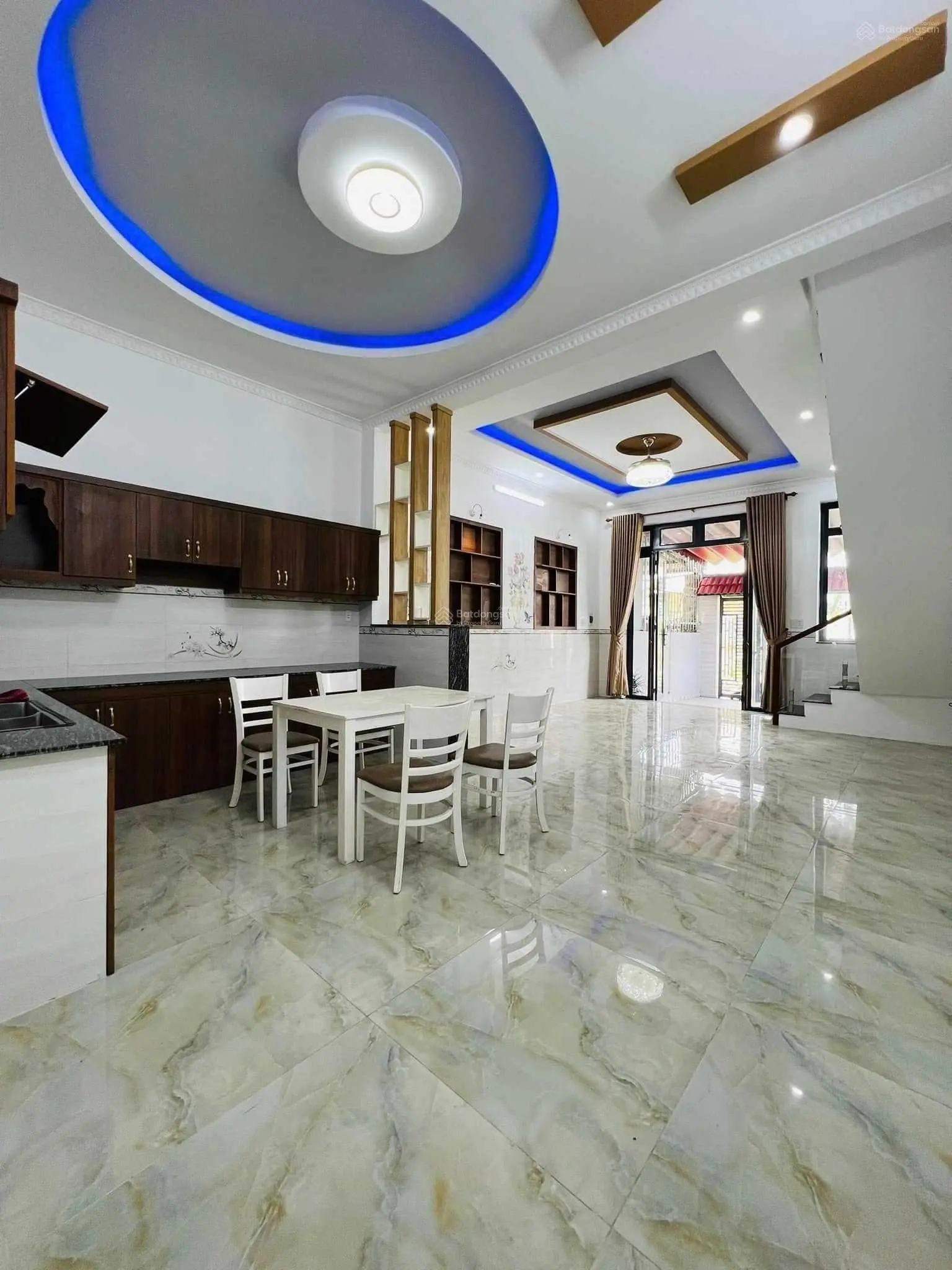Nhà 2 lầu DT 100m2 sổ riêng thổ cư 100%. 1 sẹc Huỳnh Văn Nghệ ngay gần trạm thu phí P. Bửu Long
