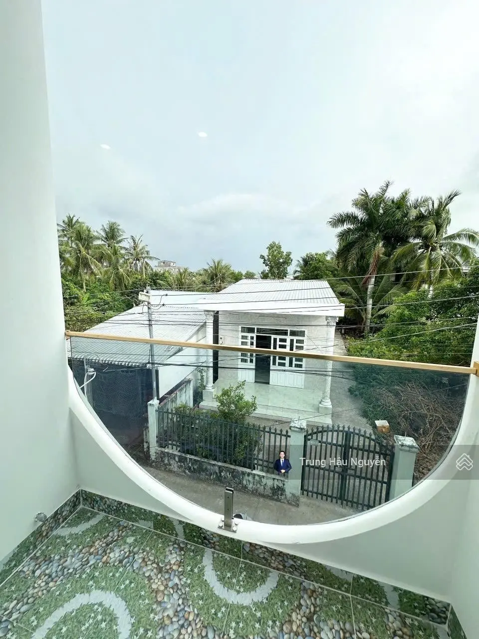 Nhà hẽm ô tô 2,5m số 863 Nguyễn Trung Trực, Nhà 2 tầng, mới 100%, hoàn thiện nội thất cao cấp, SHR