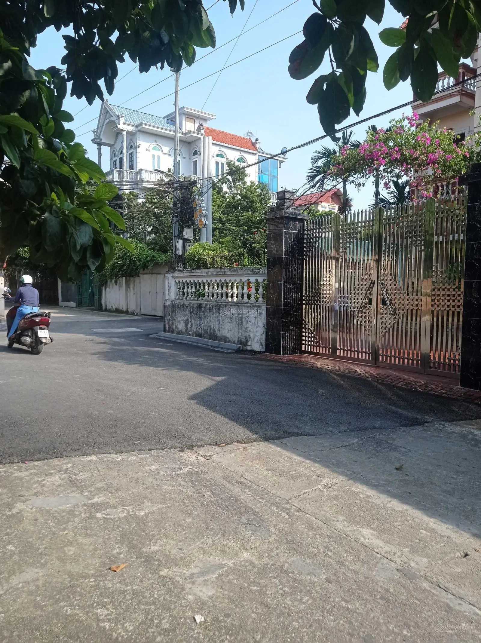 BÁN GẤP 52M2-3,6TỶ .ĐƯỜNG RỘNG 7M THÔNG THOÁNG . CÁCH VÕ NGUYÊN GIÁP 400M TẠI MĨ NỘI BẮC HỒNG ĐA HN